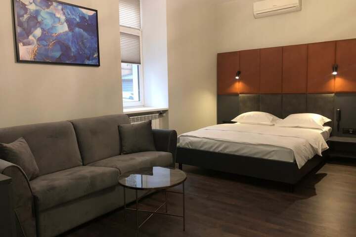 Room 46 of 100