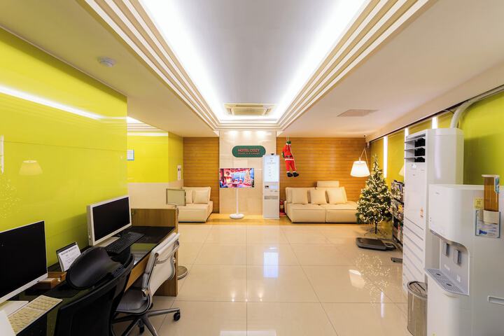 Hotel Interior 14 of 224
