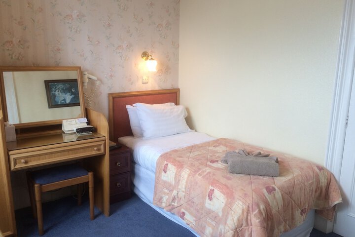 Room 4 of 36