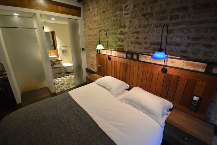 Room 13 of 40