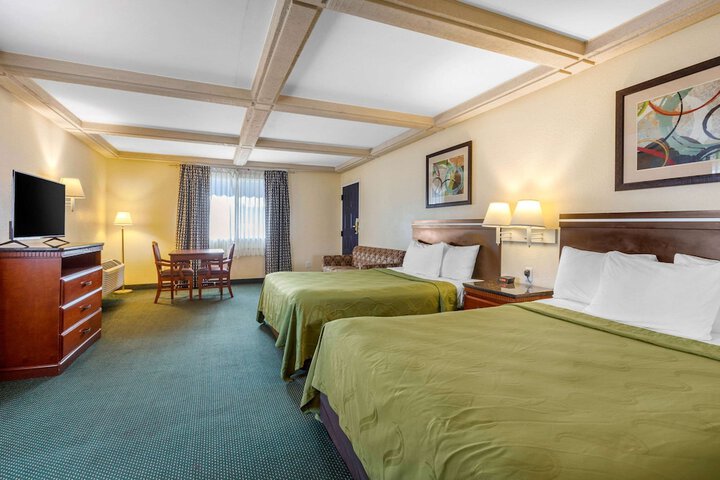 2 Double Beds (4 of 17)