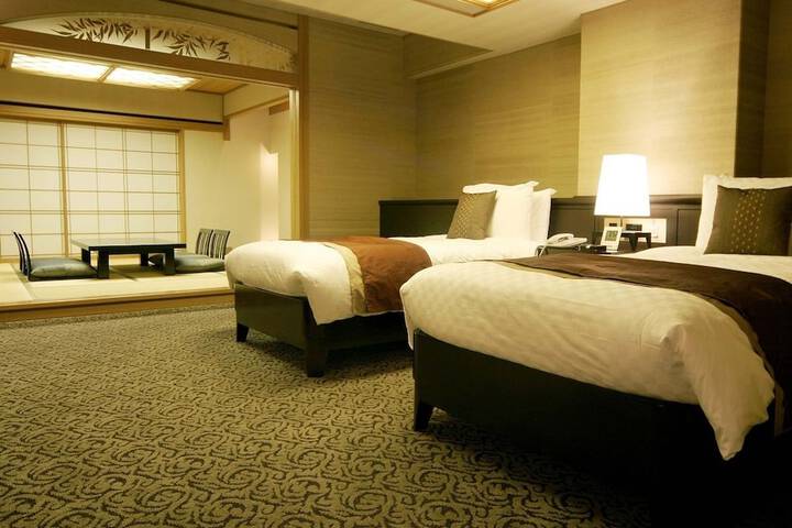 Room 25 of 99
