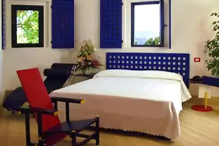 Room 9 of 75