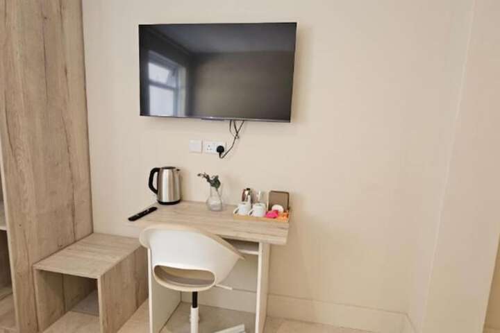 Room 6 of 33