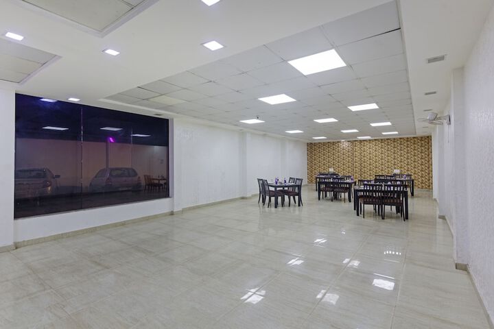 Ballroom/Hall 27 of 38