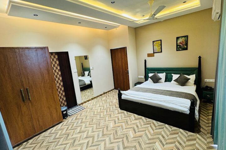 Room 3 of 13