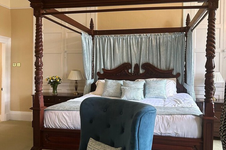 Room 6 of 90