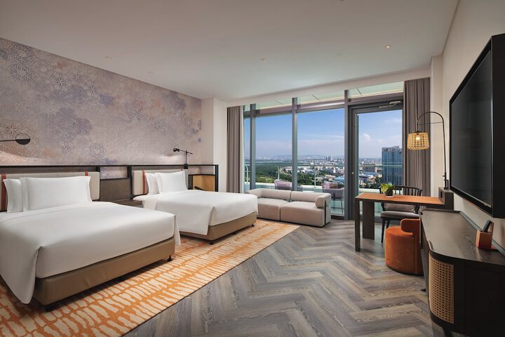 Room 3 of 118