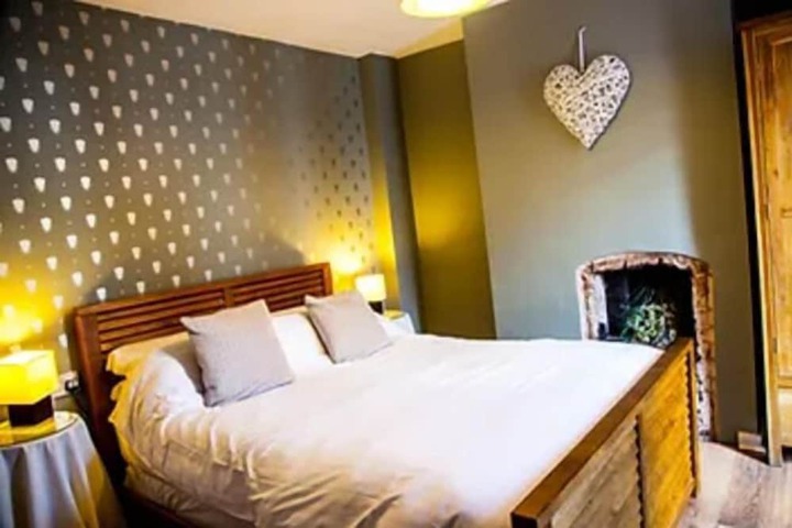 Room 3 of 17