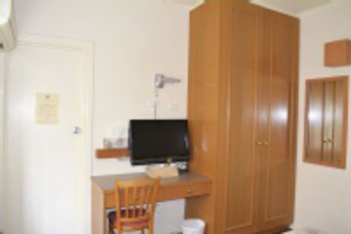 Room 90 of 768