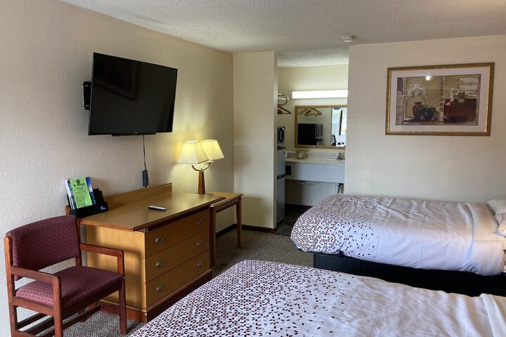 2 Double Beds (25 of 27)