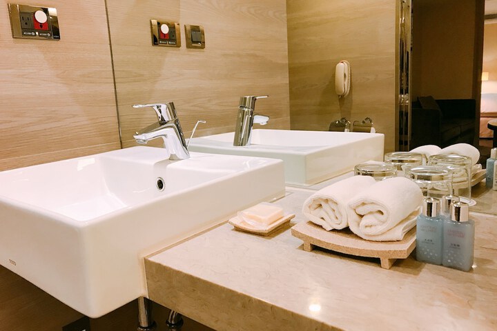 Room 60 of 93