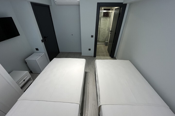 Room 6 of 46