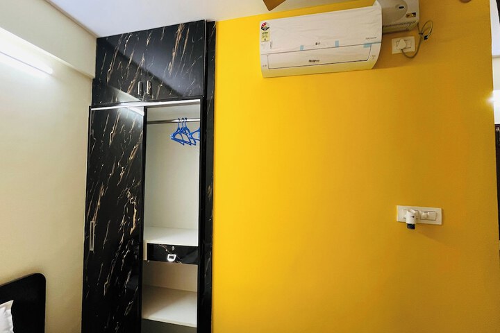 Room 11 of 21