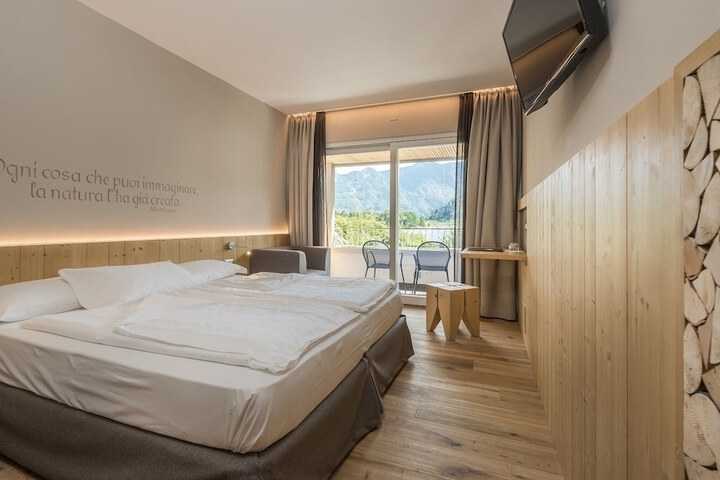 Room 14 of 100