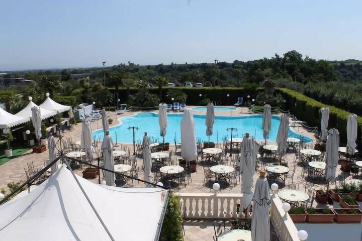 Hotel Pool