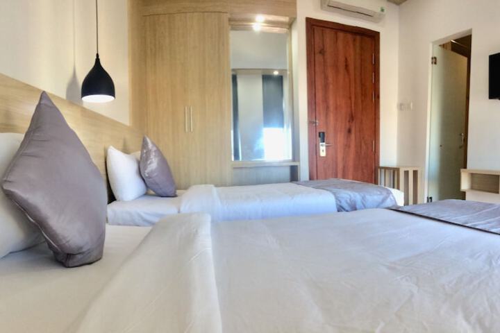 Room 11 of 48