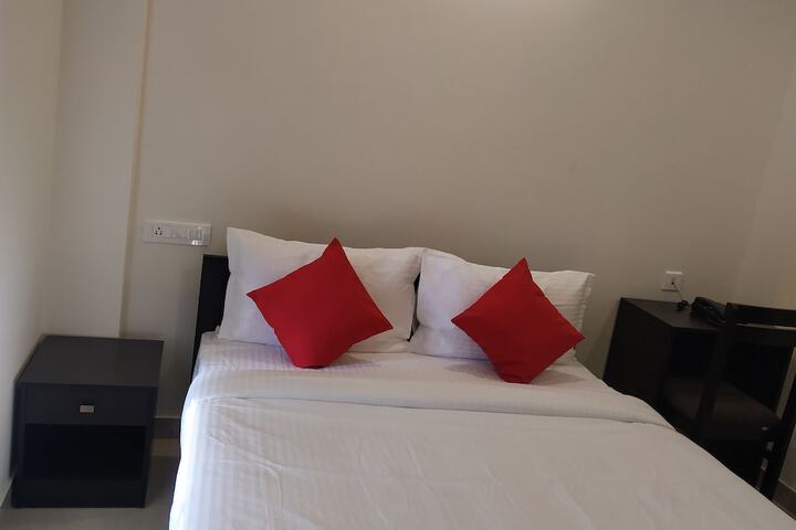 Room 5 of 60