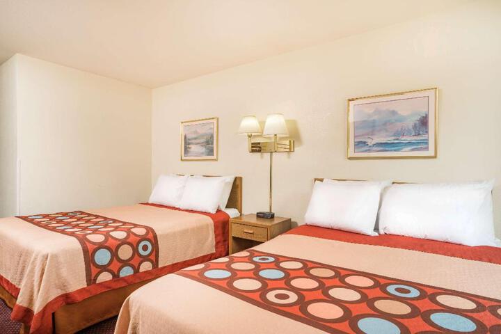 1 King Bed (16 of 18)