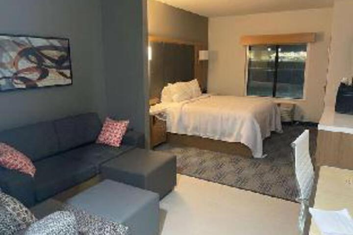 1 King Bed Suite Sofa Bed 2 Tvs (4 of 23)