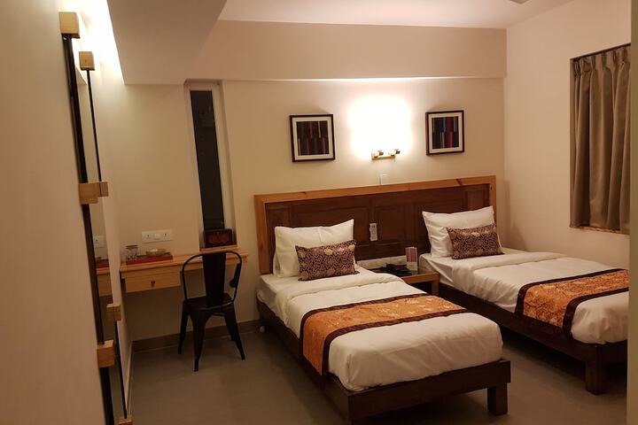 Room 12 of 50