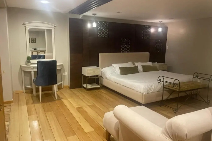 Room 2 of 6