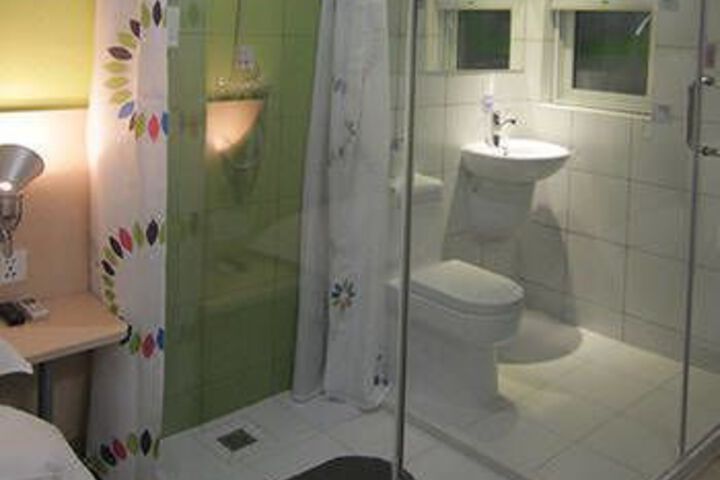 Room 2 of 7
