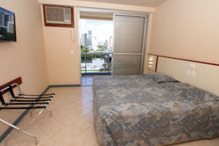 Room 10 of 12