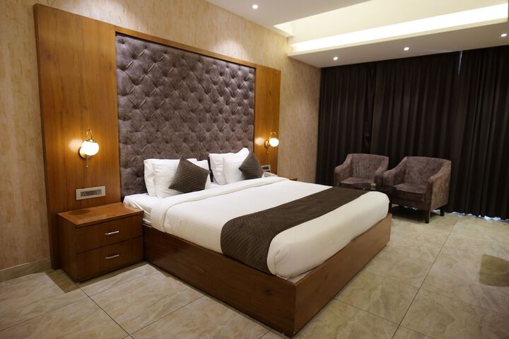 Room 9 of 37