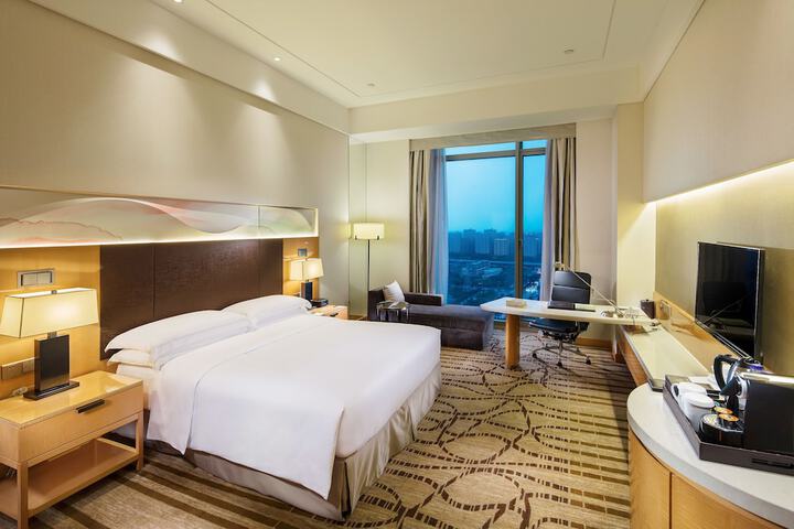 Room 15 of 80