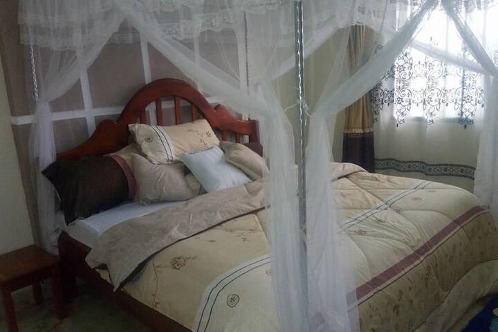 Room 3 of 76