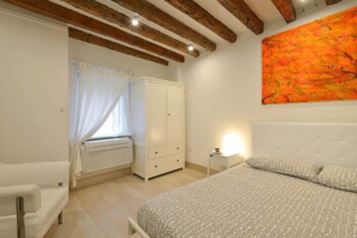 Room 27 of 28