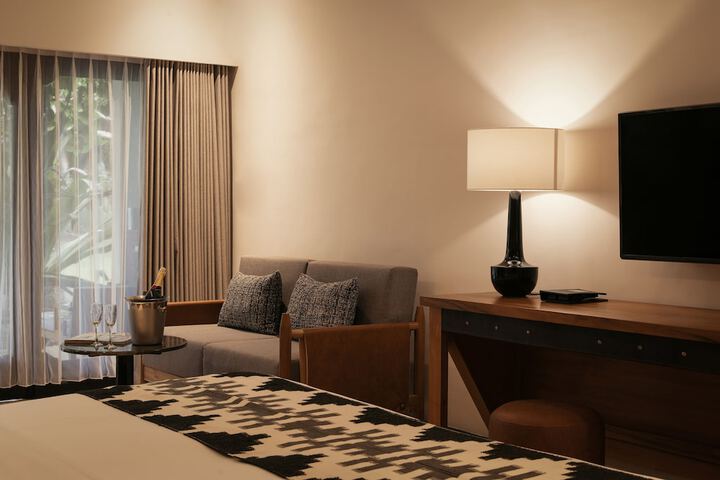 Room 5 of 81