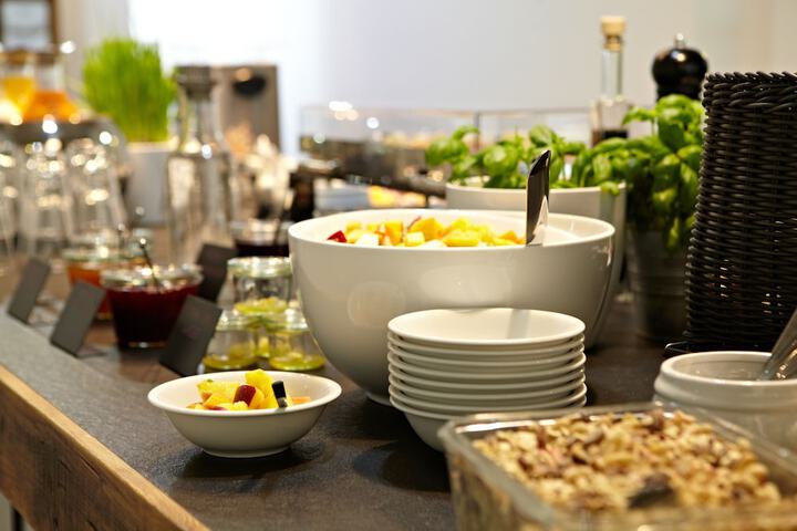 Breakfast/Coffee Service 31 of 48