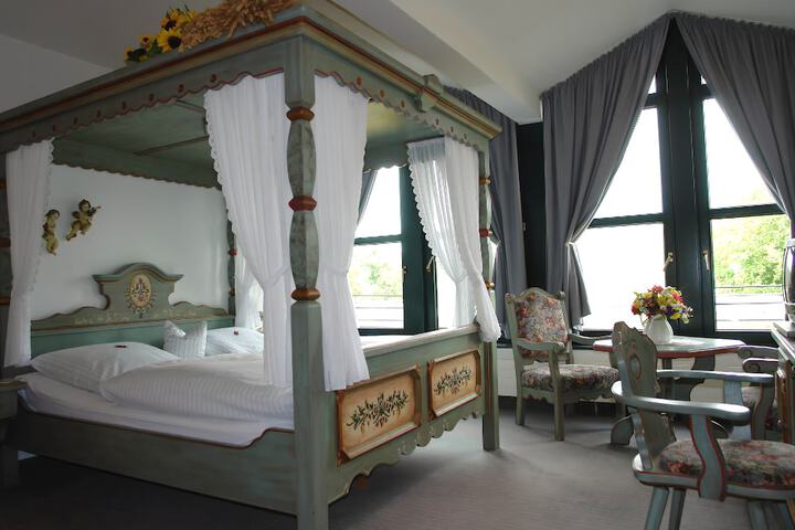Room 3 of 3