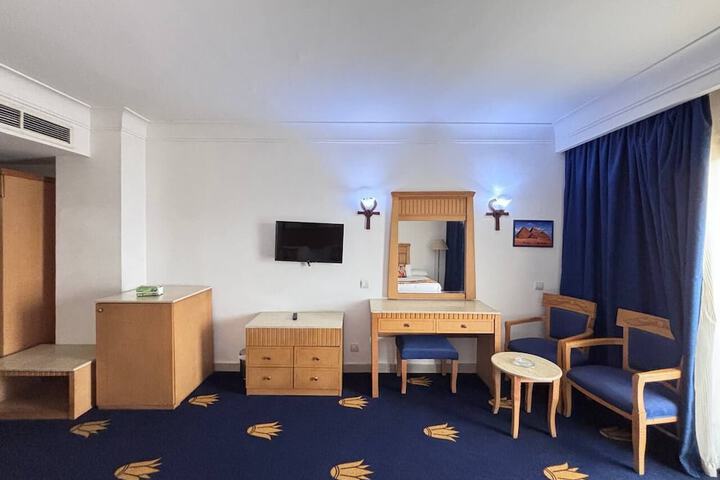 Room 14 of 117