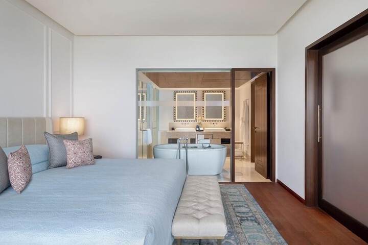 Room 33 of 150