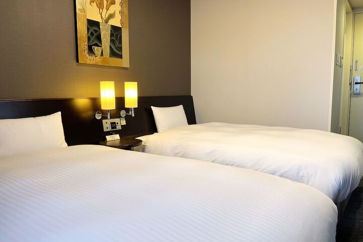 Room 8 of 16