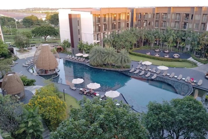 Hotel Pool
