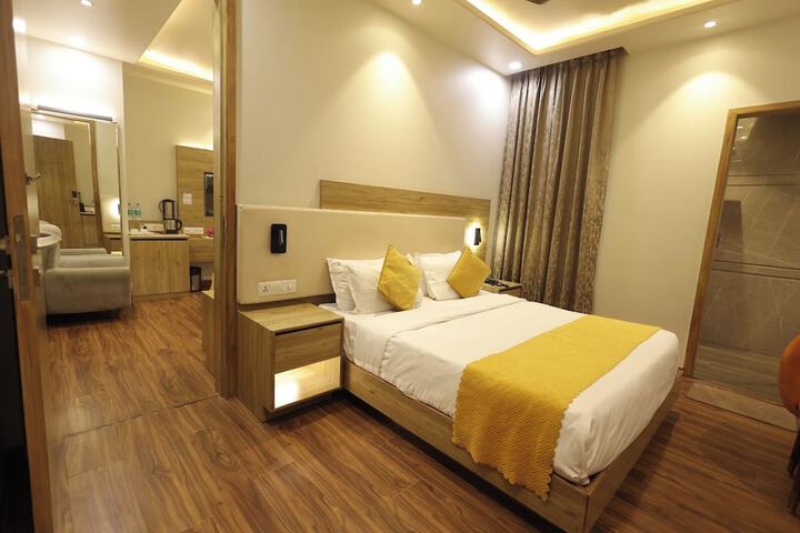 Room 13 of 52