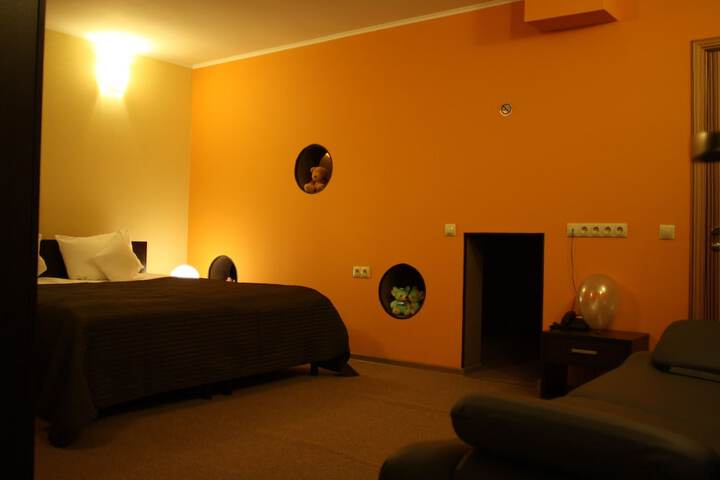 Room 12 of 16