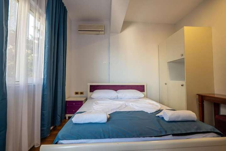 Room 21 of 42