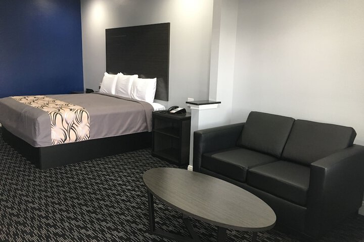 Room 5 of 16