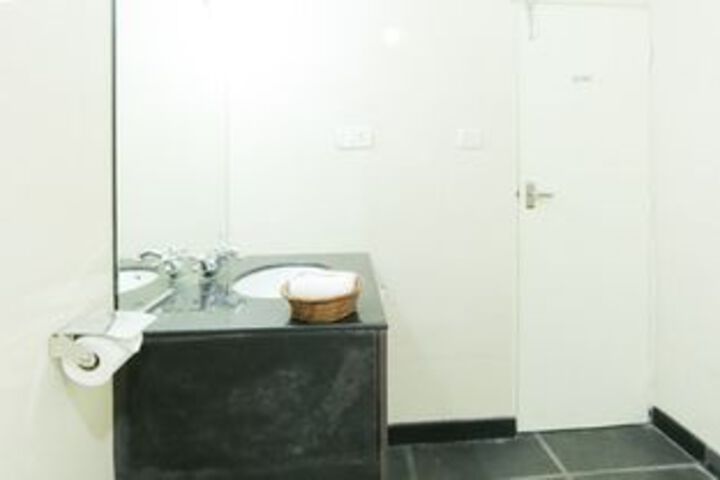 Room 3 of 58