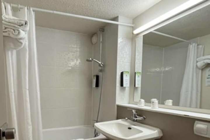 Room 15 of 46
