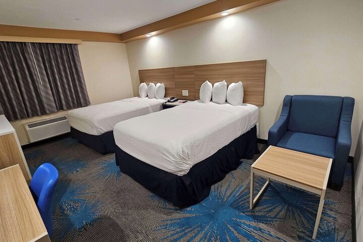 2 Double Beds (9 of 14)