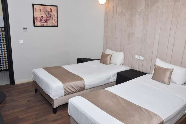 Room 8 of 48
