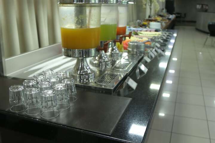 Breakfast/Coffee Service 75 of 98
