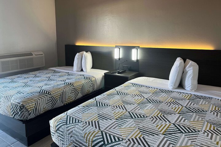Room 7 of 10