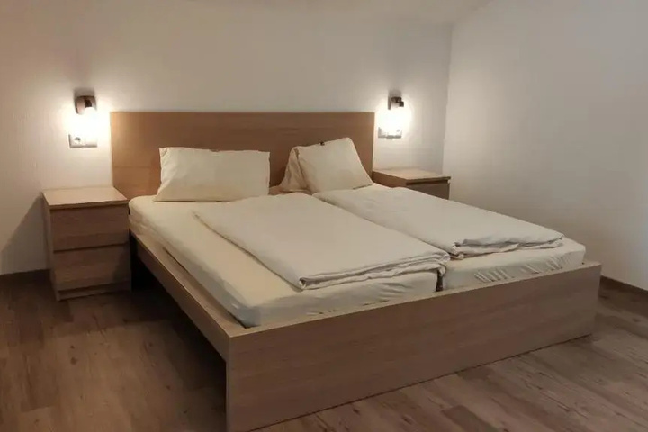 Room 2 of 10